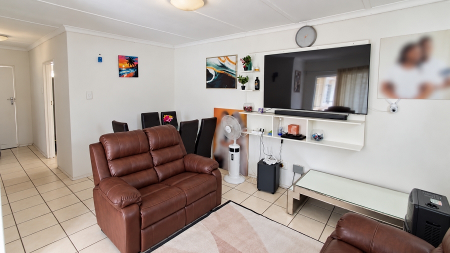 To Let 3 Bedroom Property for Rent in Groenvallei Western Cape